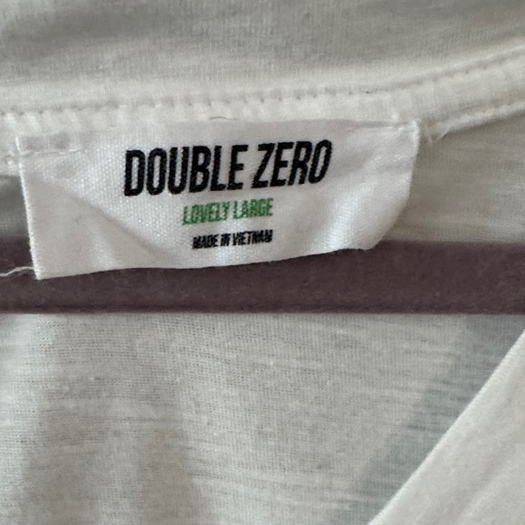 White V-Neck T-Shirt l M - Picture 2 of 3